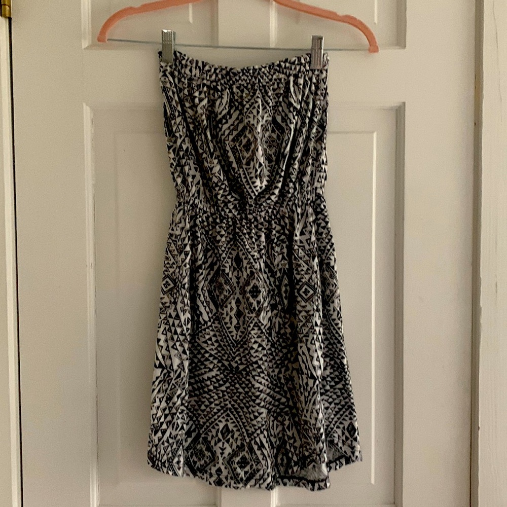 Small Billabong strapless black and white dress